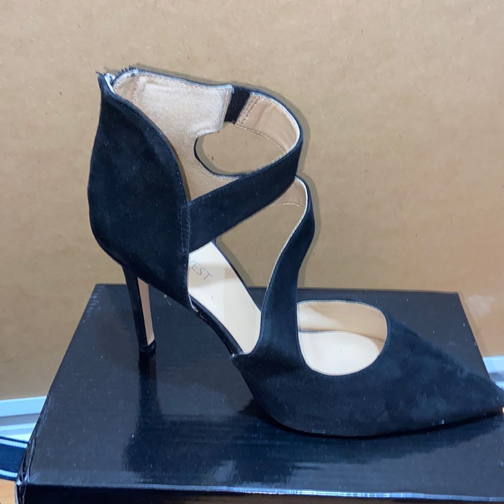 Size 7 Nine West heel